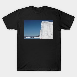 Kayaking whith icebergs (Disko bay) T-Shirt